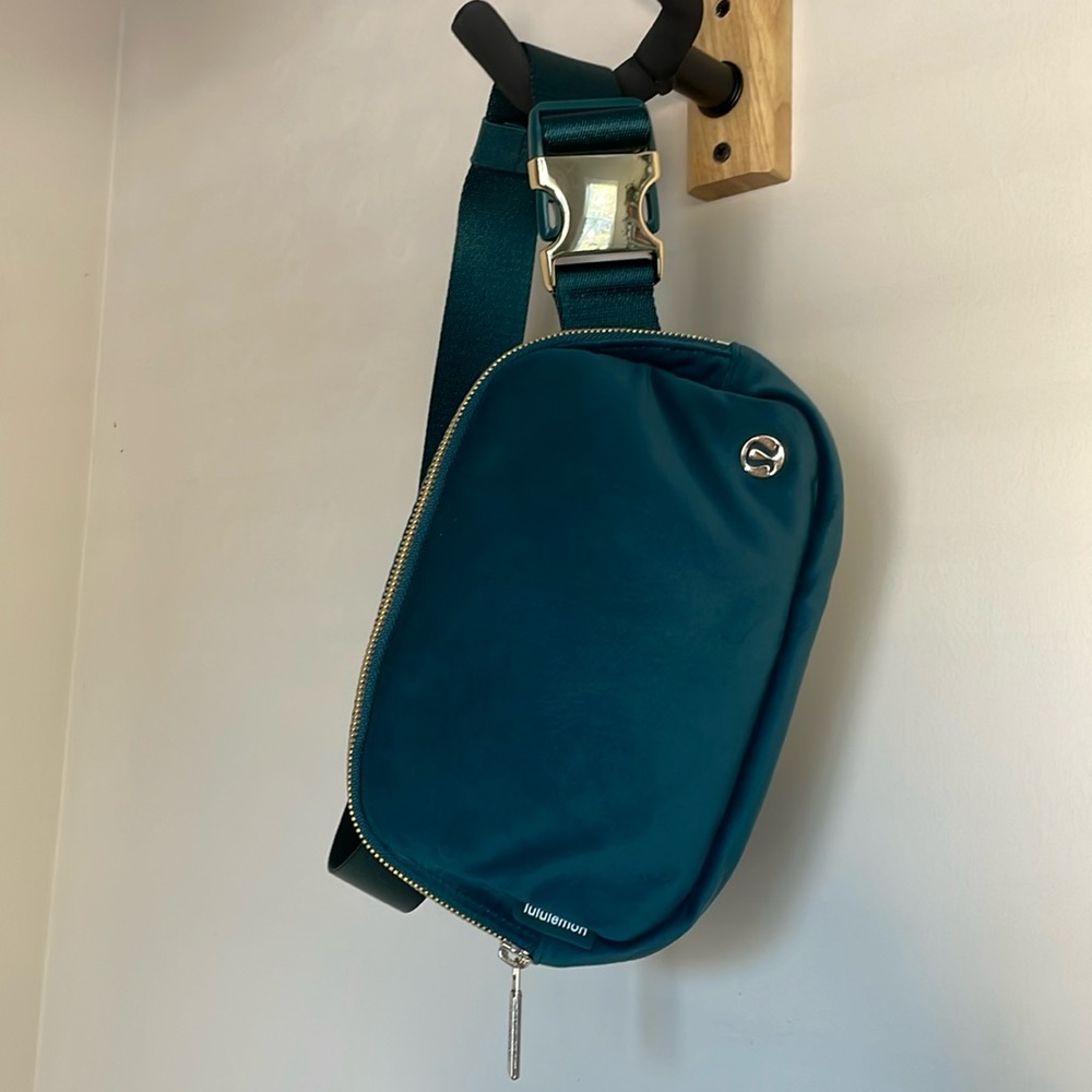 Lululemon Velour 1L Waistbag Green/Gold